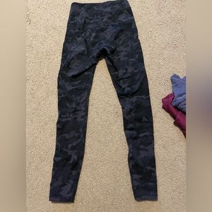 the gym people camo leggings